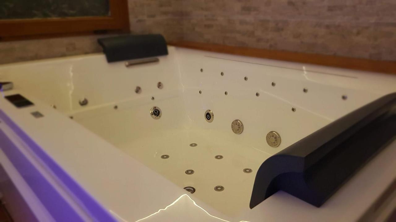 Villa Camilla - Tiny - Exclusive Pool Lucca Eksteriør bilde